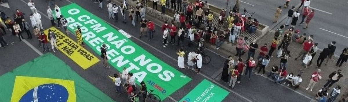 Órgãos médicos rechaçam Conselho Federal de Medicina por cena vergonhosa com Bolsonaro