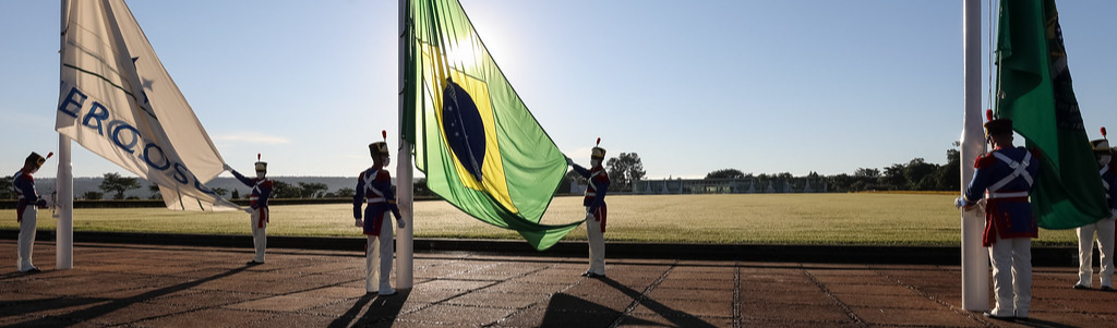 Brasil perde chances de assumir protagonismo mundial por desgaste e despreparo do governo