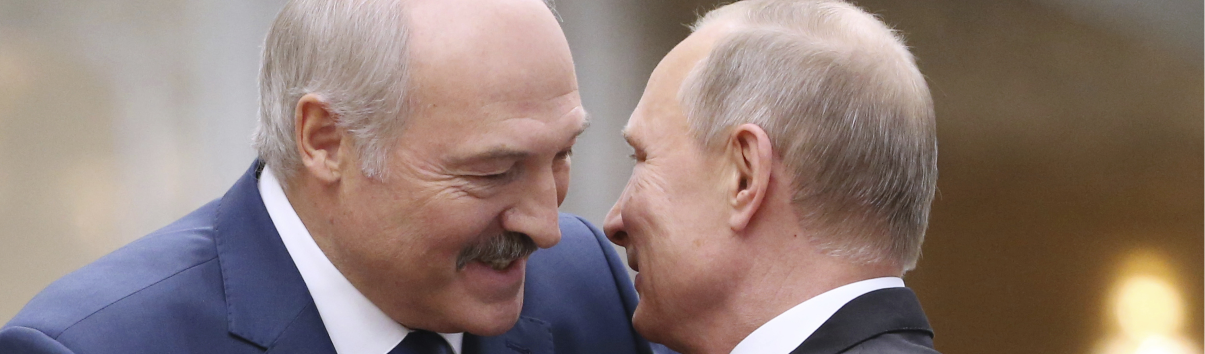 Lukashenko aposta em concessões à Rússia para manter-se no poder da Bielorrússia