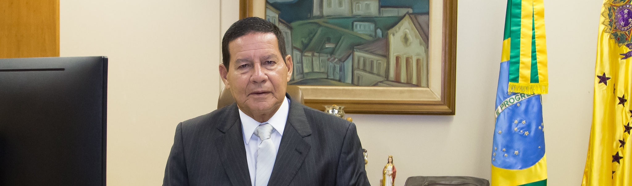 Cannabrava | Mourão dissemina barbaridades na imprensa enquanto militares assistem passivamente à entrega do país