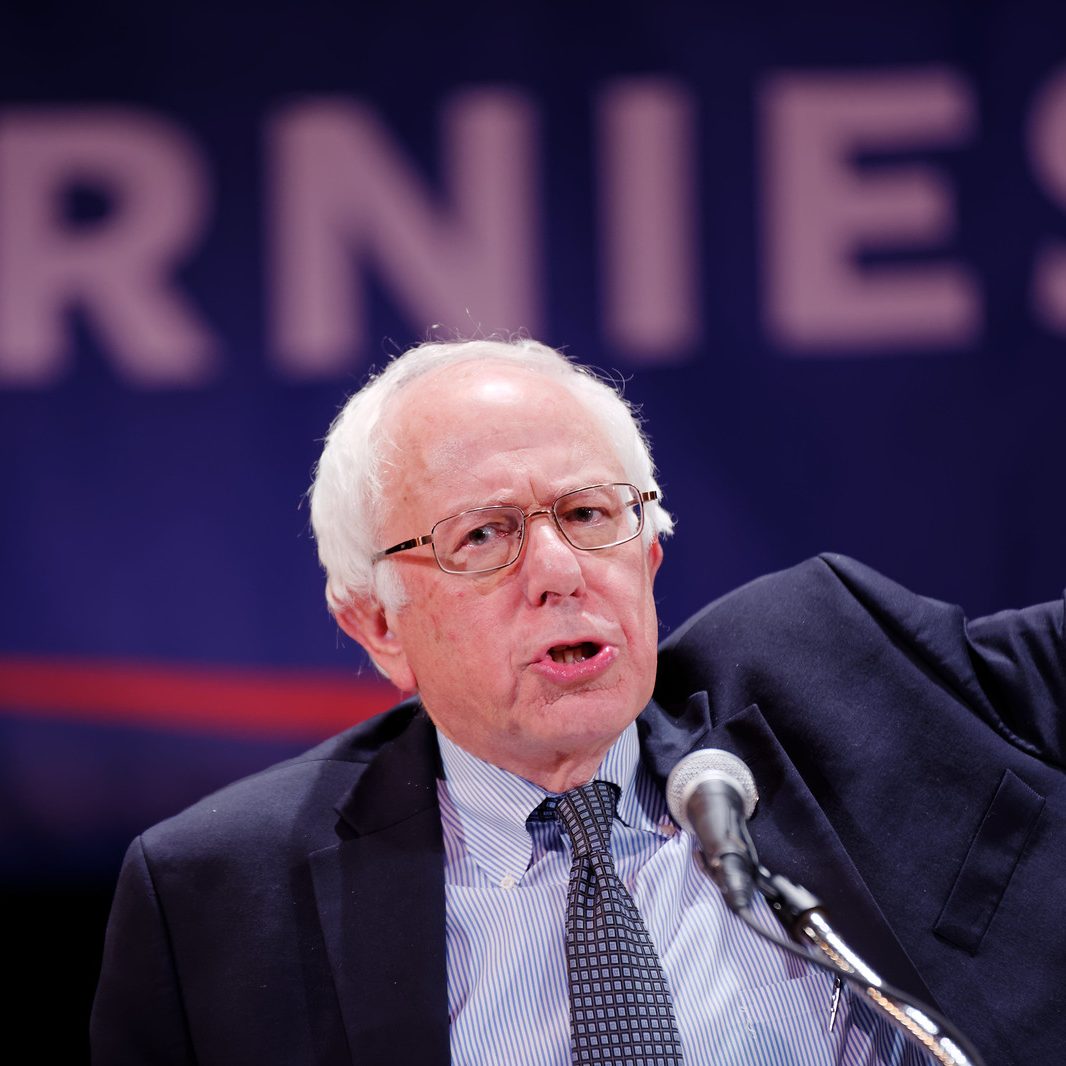 Não adianta falar em boom na economia se mais pobres sofrem, alerta Sanders a Biden