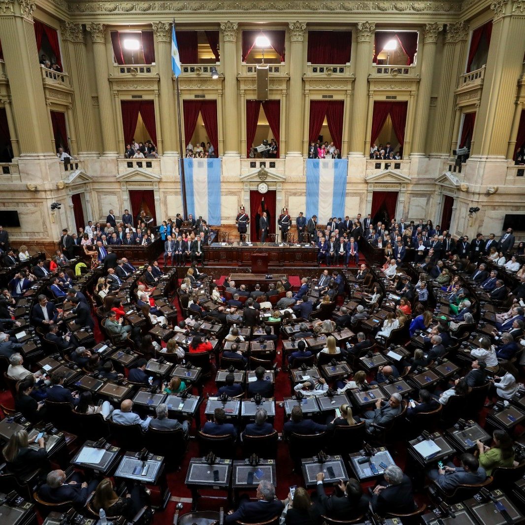 Aprovada no Congresso argentino, Lei Ônibus de Milei coloca país à venda e devasta trabalhadores