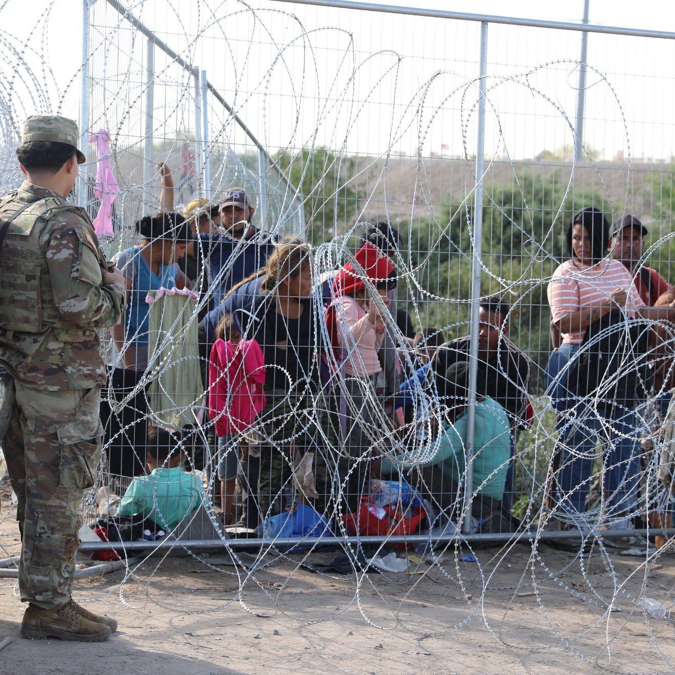 Além de eleitoreira, decisão de fechar fronteira é punição de Biden contra imigrantes