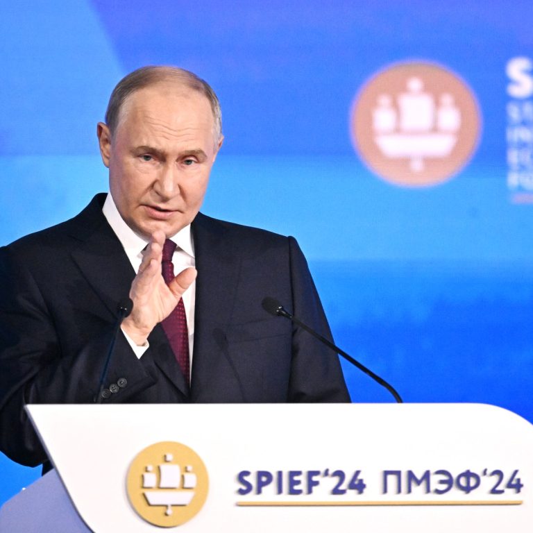 Putin - Fórum de São Petersburgo