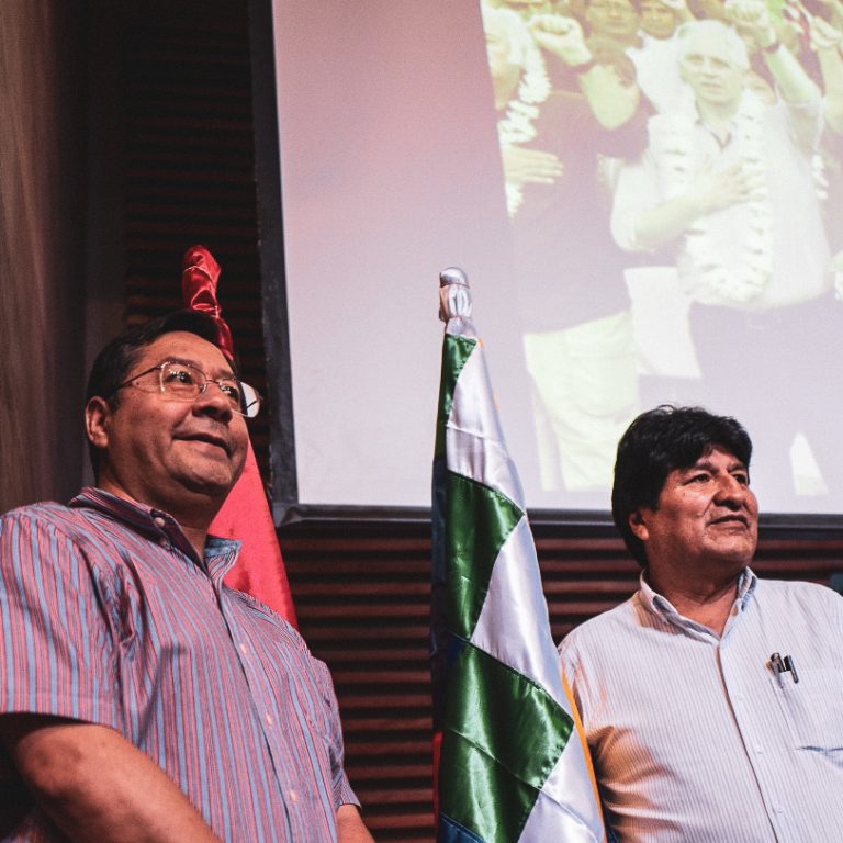 O presidente da Bolívia, Luis Arce Catacora, ao lado de Evo Morales durante campanha eleitoral