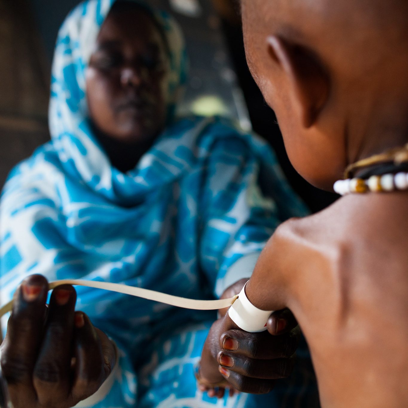 Limpeza étnica e bola de barro para saciar a fome: entenda a crise em Darfur, no Sudão