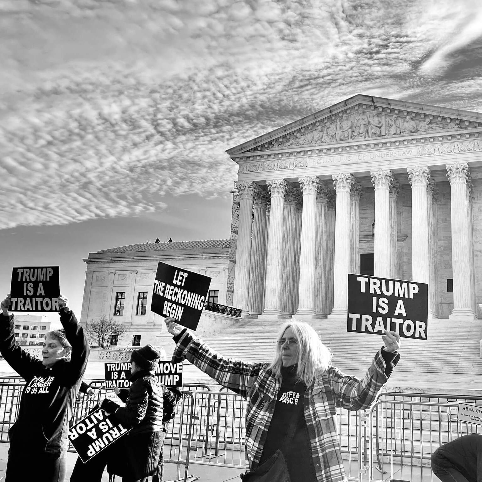 Decisão da Suprema Corte dos EUA é passe livre para Trump concretizar golpe de Estado