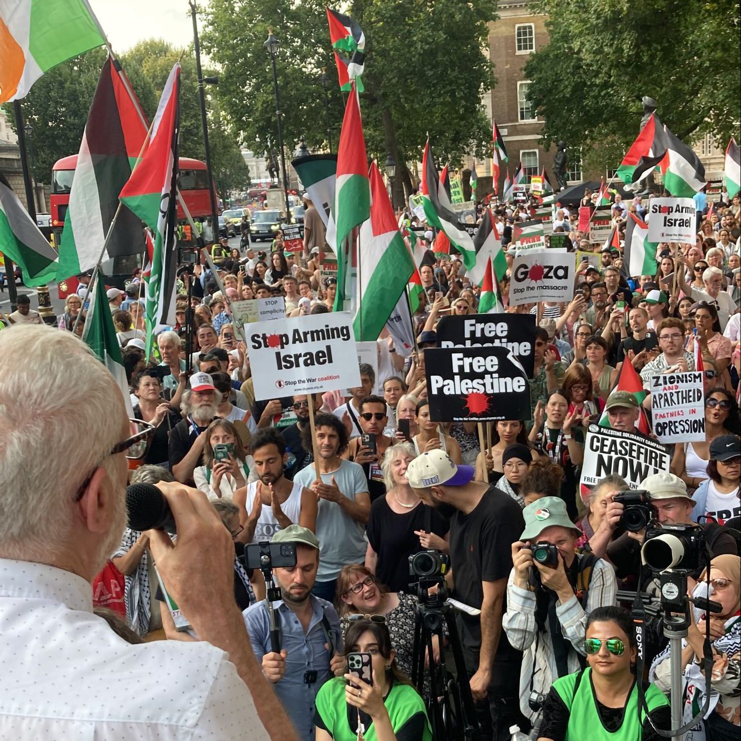 Protestos em defesa da Palestina e dos imigrantes marcam Convenção do Partido Democrata