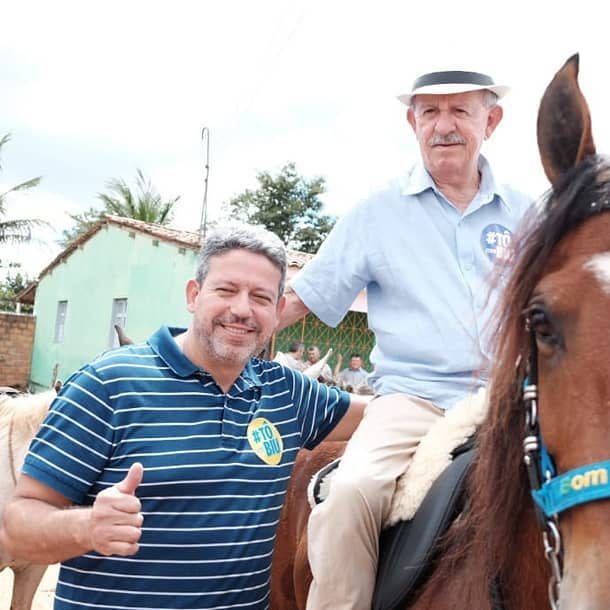 Pai de Arthur Lira expulsa camponeses de fazenda, mas não declara imóvel ao TSE