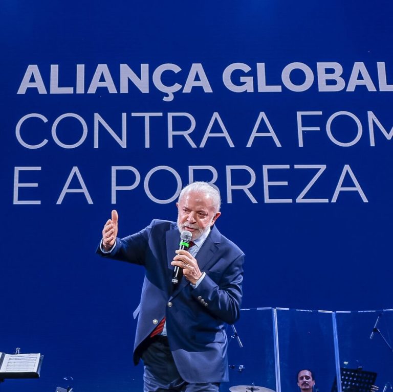 Do Fórum Social Mundial ao G20 Social Lula reinventa participação popular global