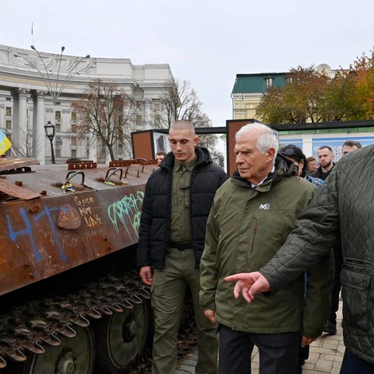 Josep Borrell entre a crítica à violência israelense e a vista grossa aos nazistas de Kiev