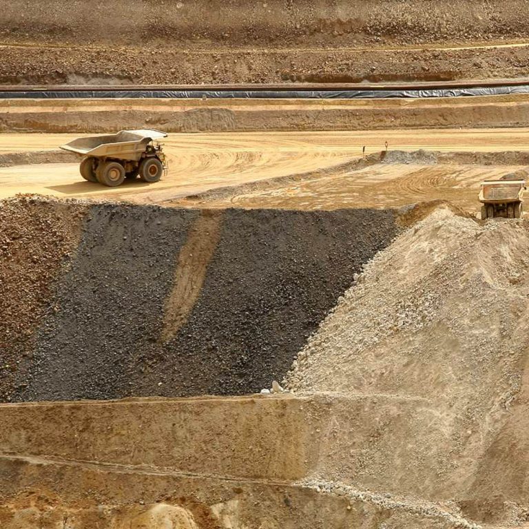 Roubo, morte e contaminação a exploração neocolonial da mina de Tía María, no Peru