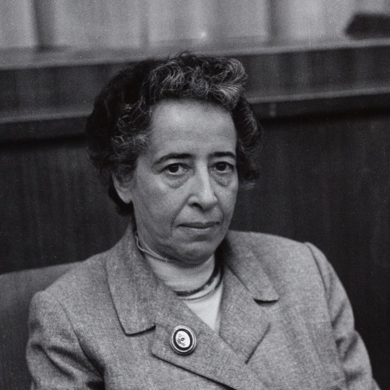 Arendt, Sócrates e a filosofia como caminho para a liberdade