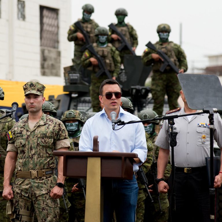 Para Noboa, militares do Equador que torturam, incendiaram e jogaram 4 crianças em rio são “heróis”