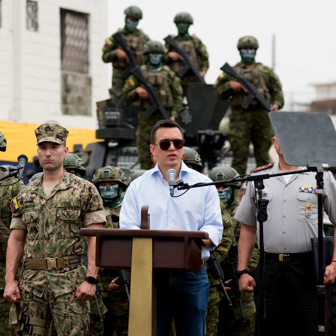 Para Noboa, militares do Equador que torturaram, incendiaram e jogaram 4 crianças em rio são “heróis”