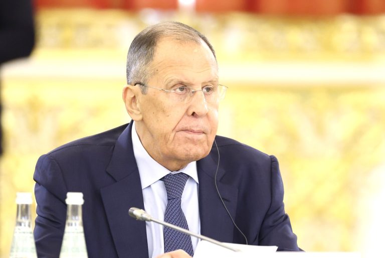 Lavrov França e Reino Unido jogam lenha na fogueira ao propor tropas europeias na Ucrânia