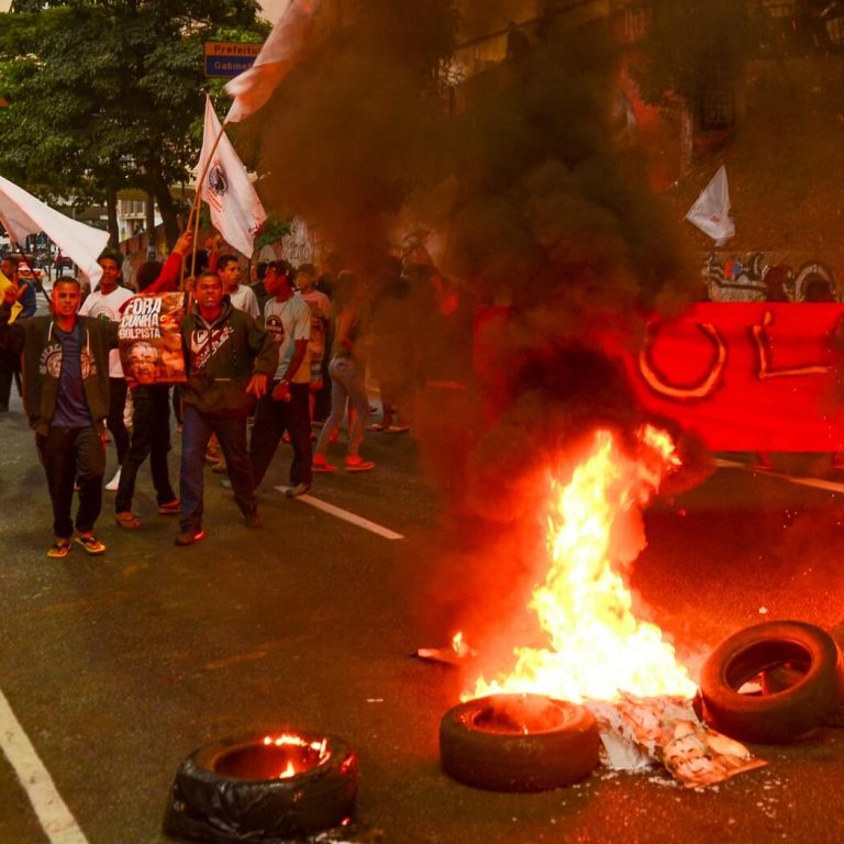 me revolto, logo existo a revolta como busca por justiça, resistência e revolução